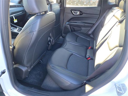 New 2026 Jeep Compass Latitude image 19