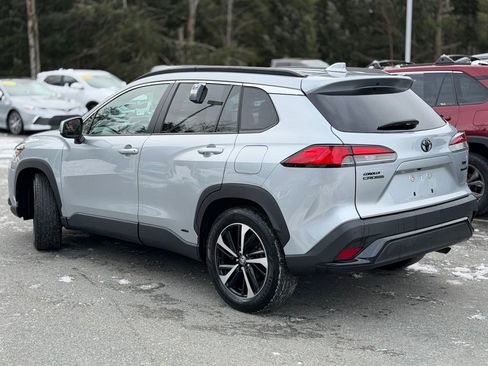 Used 2023 Toyota Corolla Cross XSE image 3