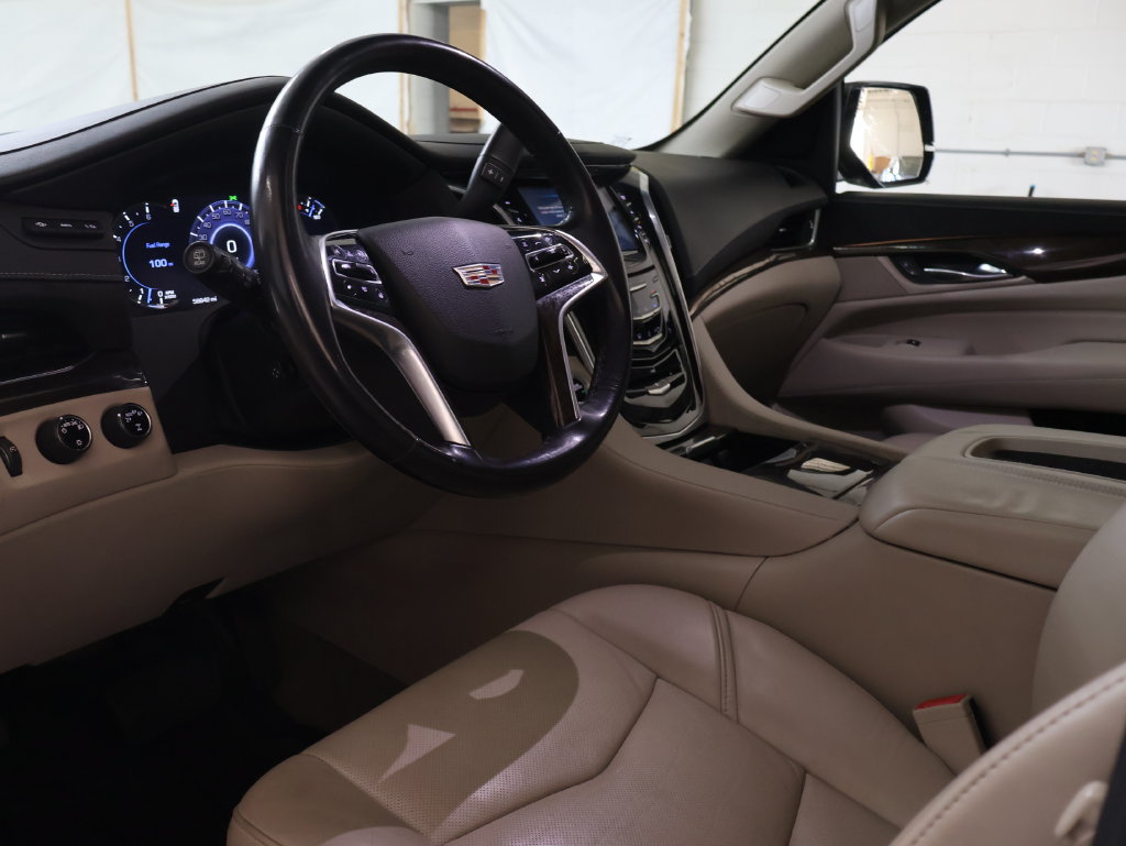 Used 2018 Cadillac Escalade ESV Luxury AWD/4WD image 21