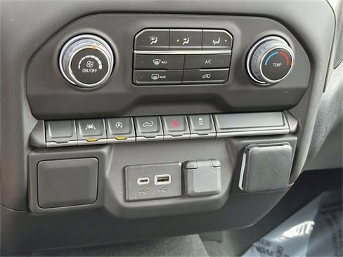 Used 2023 Chevrolet Silverado 1500 Custom image 12