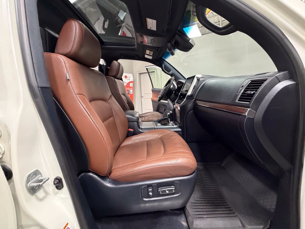 Used 2016 Toyota Land Cruiser AWD/4WD image 56