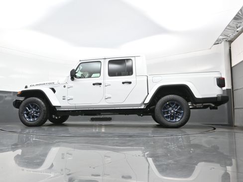 New 2026 Jeep Gladiator Sport AWD/4WD image 15