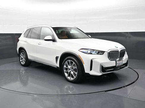 Used 2026 BMW X5 xDrive40i w/ Premium Package AWD/4WD image 3