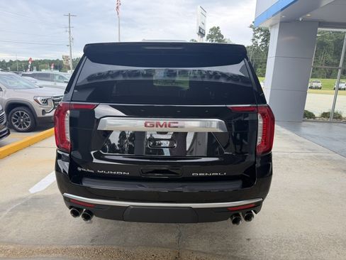Used 2024 GMC Yukon Denali w/ Advanced Technology Package AWD/4WD image 5