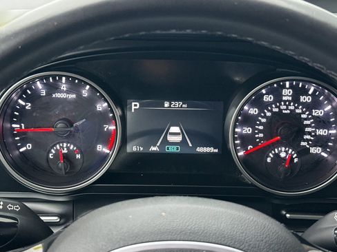 Used 2024 Kia Carnival LX image 24