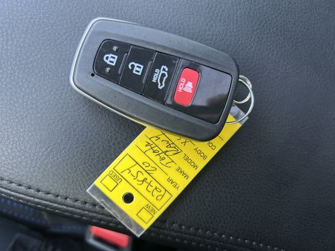 Used 2020 Toyota RAV4 XSE AWD/4WD image 32