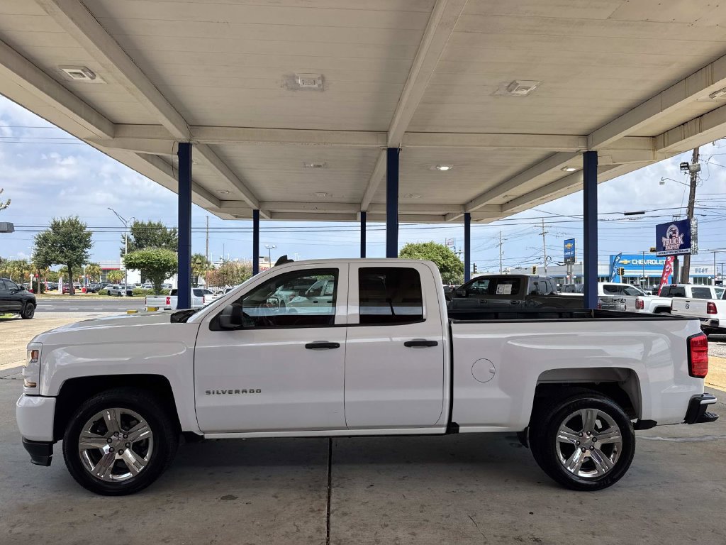 Used 2018 Chevrolet Silverado 1500 Custom w/ Custom Value Package RWD image 4