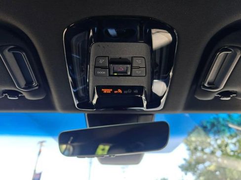 Used 2021 Toyota Venza XLE image 14