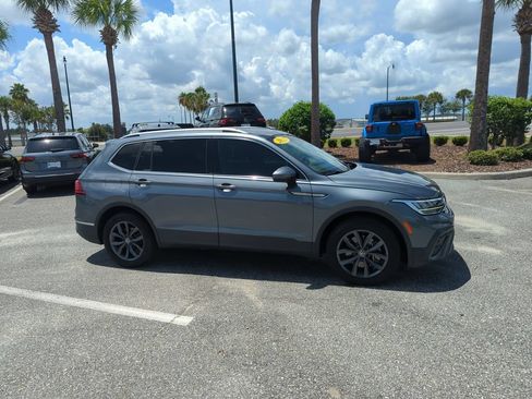 Used 2022 Volkswagen Tiguan SE FWD image 2