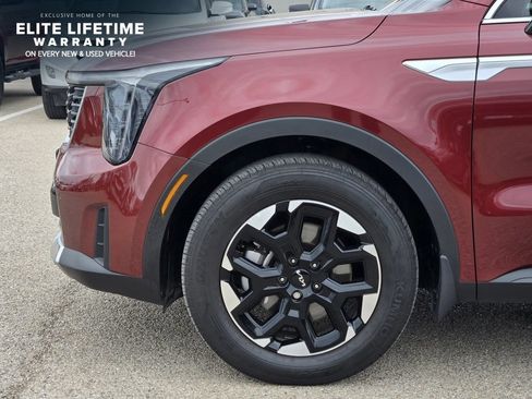 Certified 2025 Kia Sorento S FWD image 6