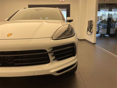 Used 2022 Porsche Cayenne Platinum Edition image 24