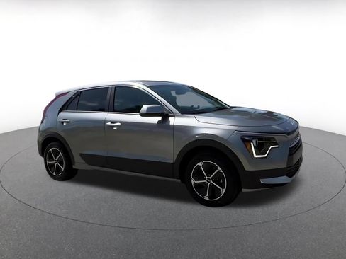 Used 2026 Kia Niro LX FWD image 2