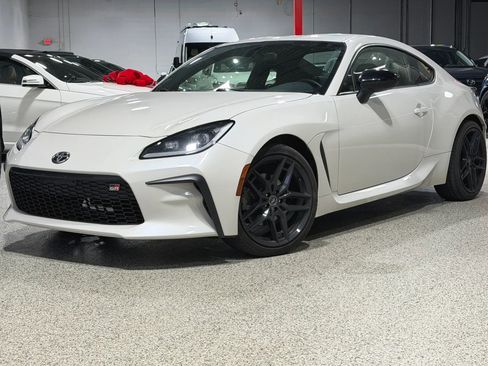 Used 2022 Toyota GR86 w/ ALL Weather Mat Package (TMS) image 2