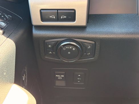 Used 2018 Ford F150 Lariat w/ Equipment Group 502A Luxury AWD/4WD image 16