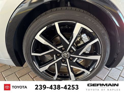 Used 2025 Toyota Prius Plug-In Hybrid image 11