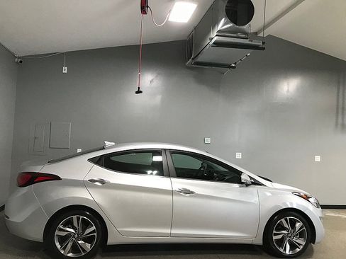 Used 2016 Hyundai Elantra Limited FWD image 2