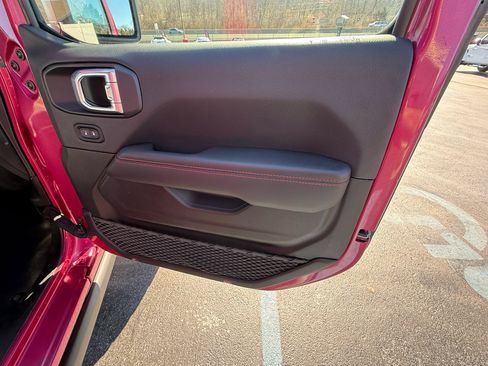 Used 2022 Jeep Wrangler Unlimited Rubicon w/ Xtreme Recon 35" Tire Package image 43