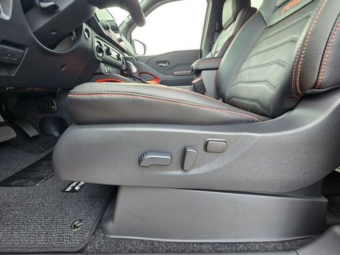 Used 2025 Nissan Frontier PRO-4X w/ Pro Premium Package image 23