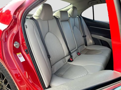Used 2019 Toyota Camry SE FWD image 23