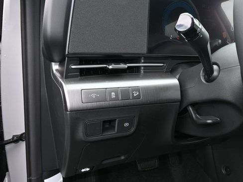 Certified 2025 Hyundai Kona SEL AWD/4WD image 19