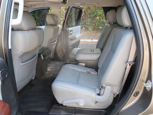 Used 2013 Toyota Sequoia Platinum RWD image 17