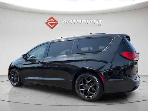 Used 2020 Chrysler Pacifica Limited FWD image 7
