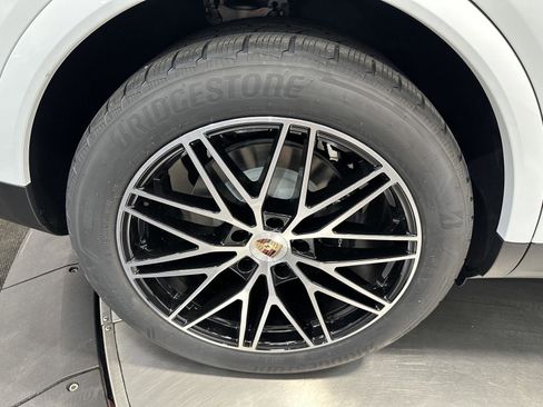 New 2026 Porsche Cayenne image 14