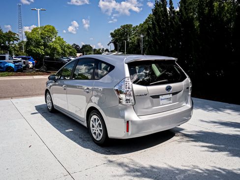 Used 2012 Toyota Prius V Two FWD image 8