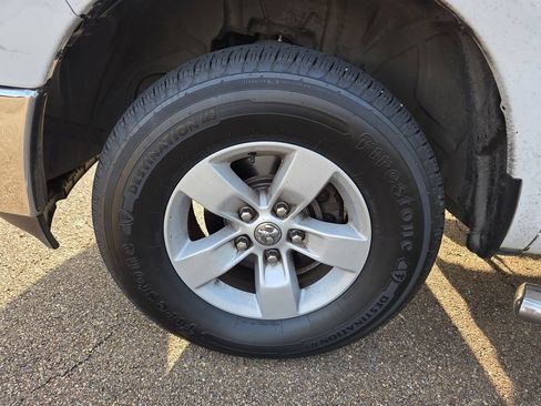 Used 2017 RAM 1500 Classic SLT AWD/4WD image 9