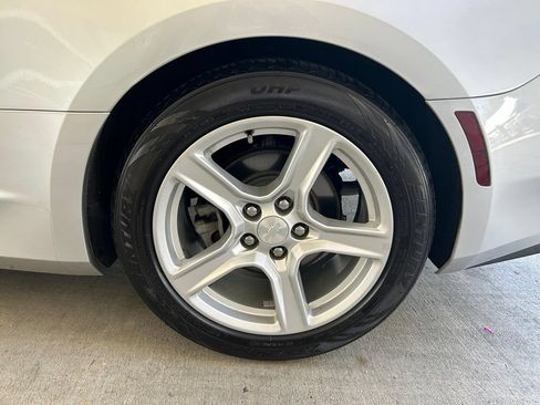 Used 2018 Chevrolet Camaro LT RWD image 17