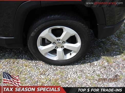 Used 2017 Jeep Compass Latitude w/ Popular Equipment Group AWD/4WD image 10