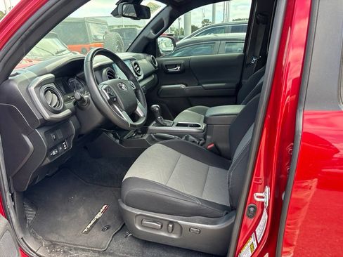 Used 2023 Toyota Tacoma TRD Off-Road w/ Technology Package AWD/4WD image 12