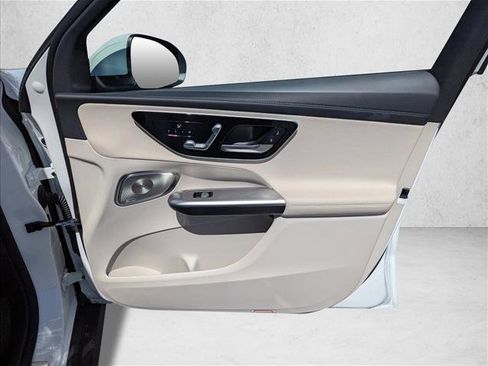 Used 2024 Mercedes-Benz GLC 300 image 27