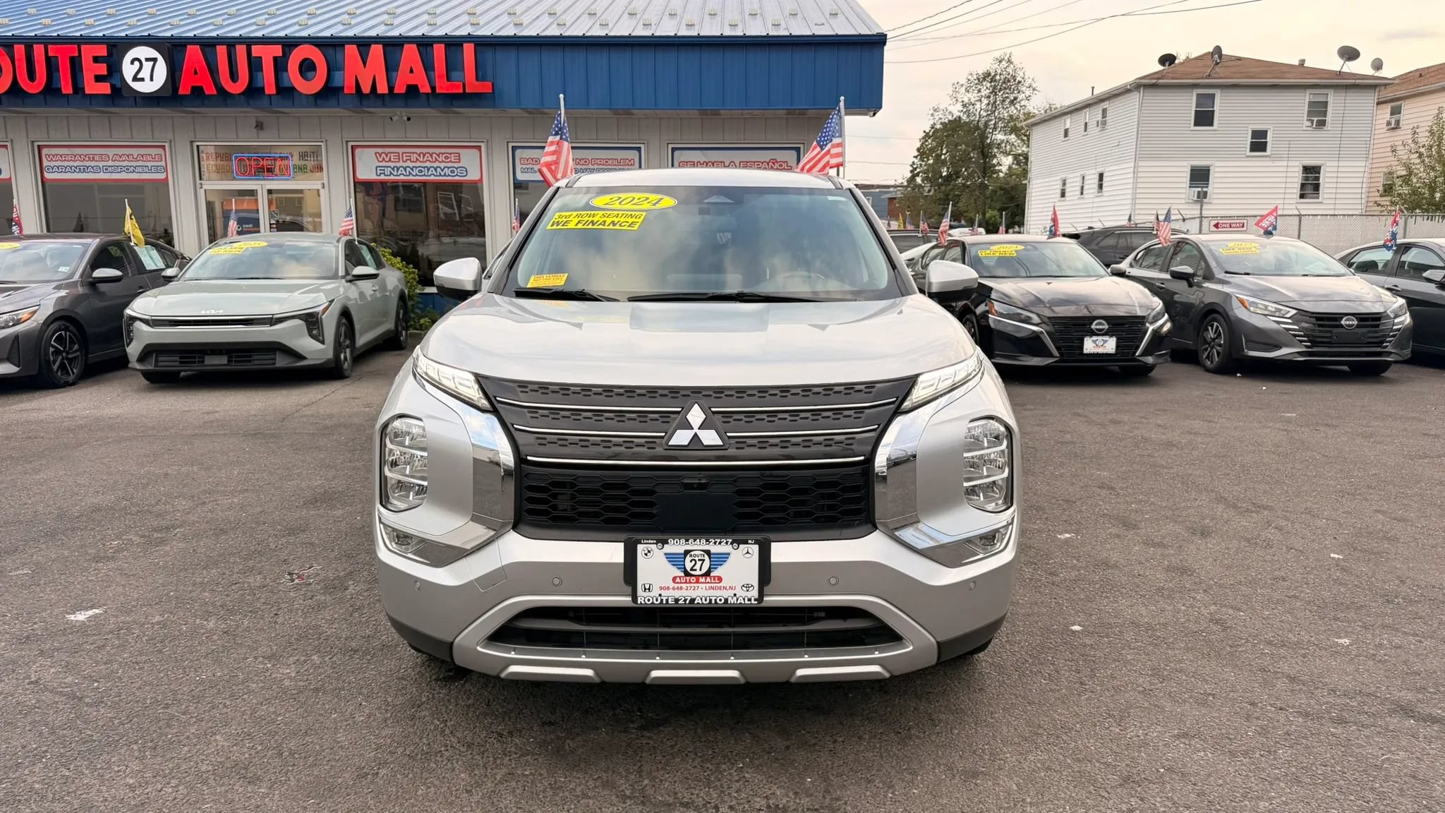 Used 2024 Mitsubishi Outlander FWD image 3