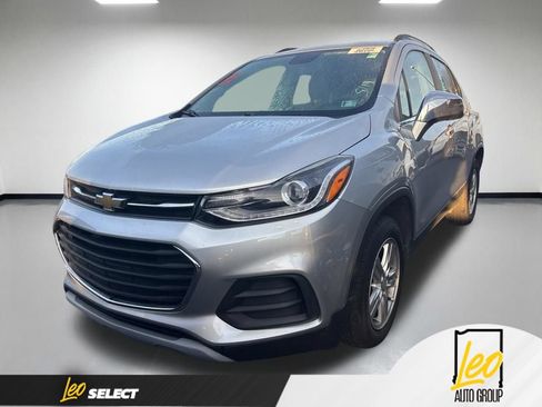 Used 2018 Chevrolet Trax LT w/ LT Convenience Package FWD image 1