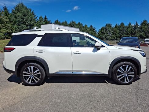 Used 2023 Nissan Pathfinder Platinum w/ Cargo Package AWD/4WD image 7