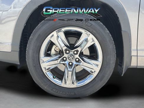 Used 2019 Toyota Highlander Limited Platinum FWD image 34
