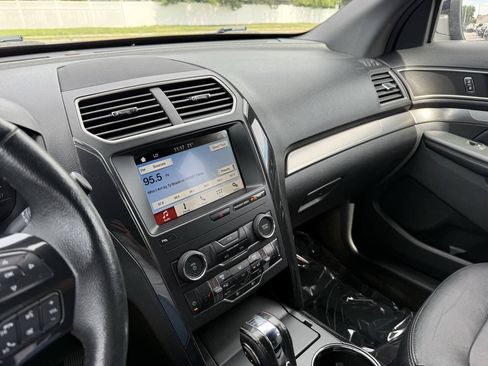 Used 2018 Ford Explorer XLT w/ Equipment Group 202A FWD image 21