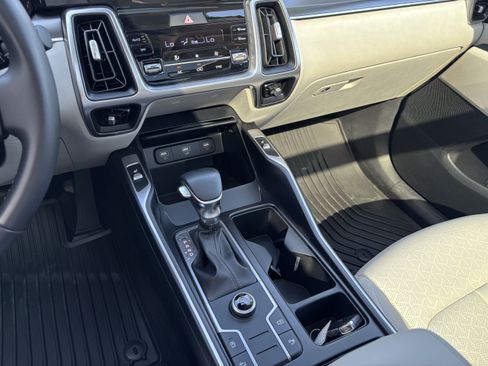 Used 2022 Kia Sorento S w/ Panoramic Sunroof Package FWD image 13