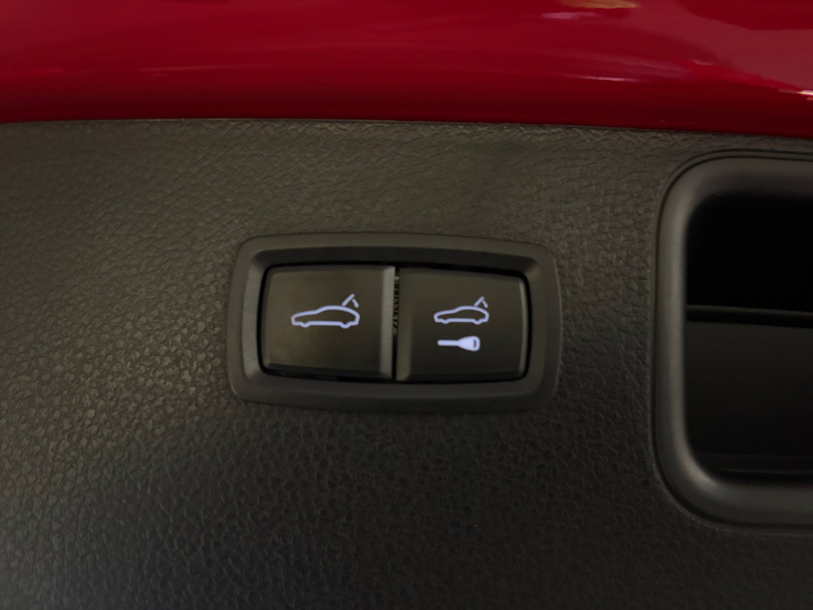 Certified 2023 Porsche Macan S AWD/4WD image 31