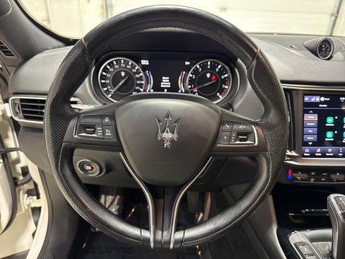 Used 2021 Maserati Levante image 28