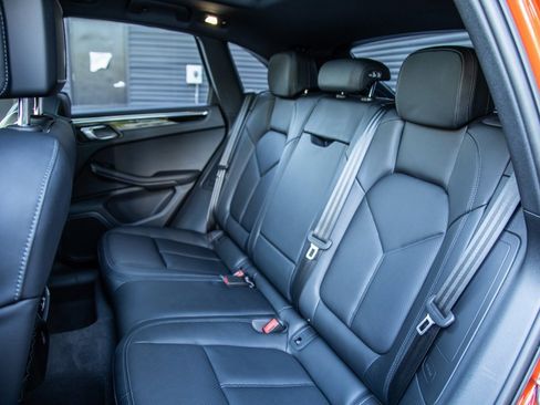 Certified 2025 Porsche Macan image 14