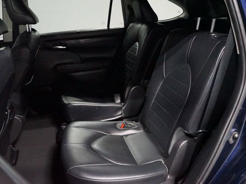 Used 2021 Toyota Highlander XLE FWD image 27