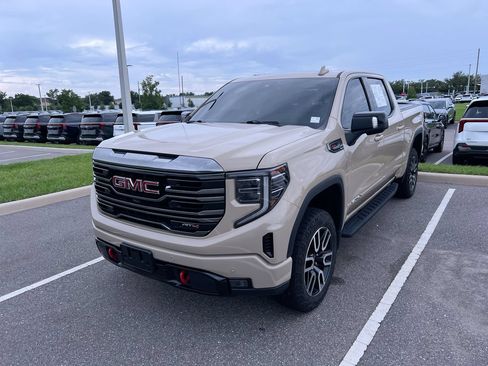 Used 2022 GMC Sierra 1500 AT4 w/ AT4 Premium Package AWD/4WD image 7