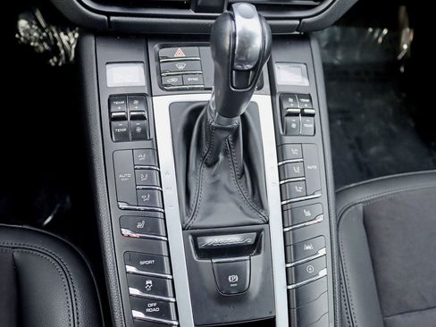 Used 2020 Porsche Macan Sport Edition image 22