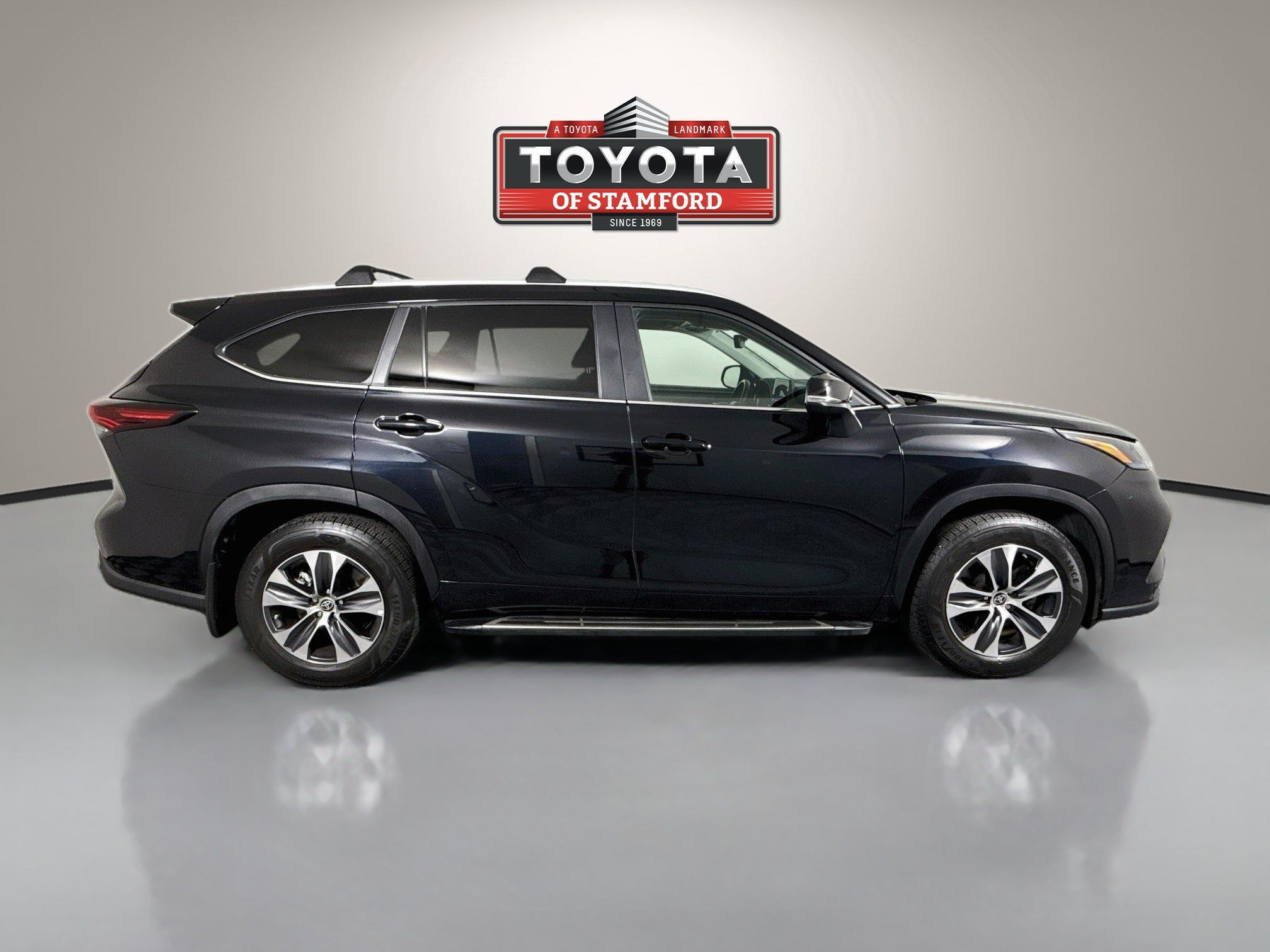 Used 2024 Toyota Highlander XLE AWD/4WD image 8