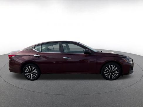 Used 2025 Nissan Altima 2.5 SV FWD image 16