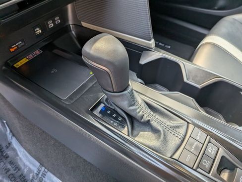 Used 2025 Toyota Camry SE w/ Convenience Package image 12