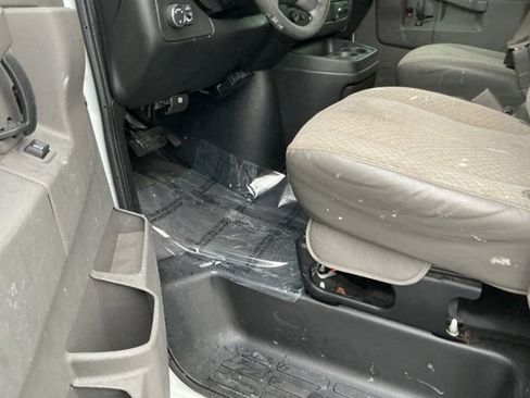 Used 2017 Chevrolet Express 3500 image 15