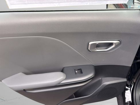 New 2025 Kia K4 LX image 17